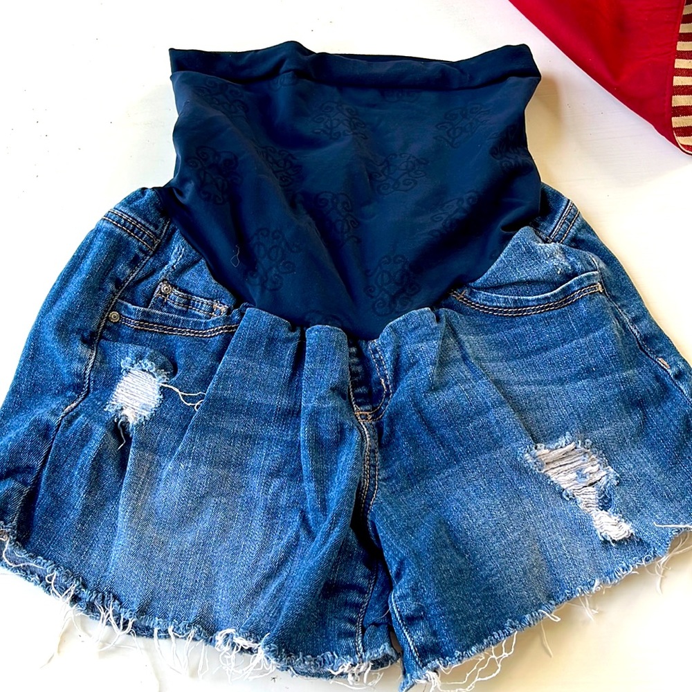 Jessica Simpson maternity shorts